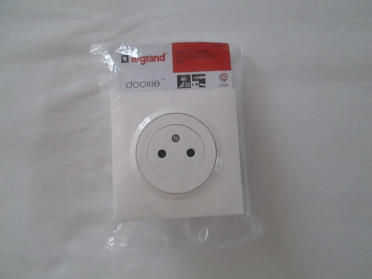 Legrand 3-outlet socket – photo 2